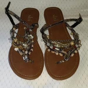 Shi Charm Sanals size 7